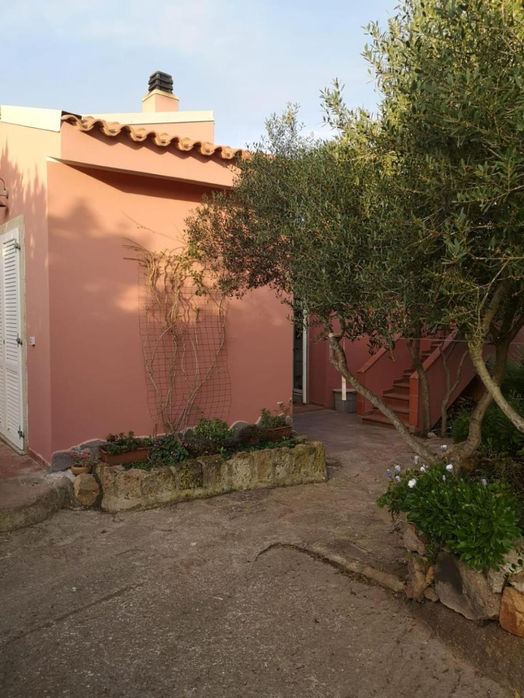 B&B Domus Oriens - Monolocale Indipendente In Villa Portoscuso Bagian luar foto