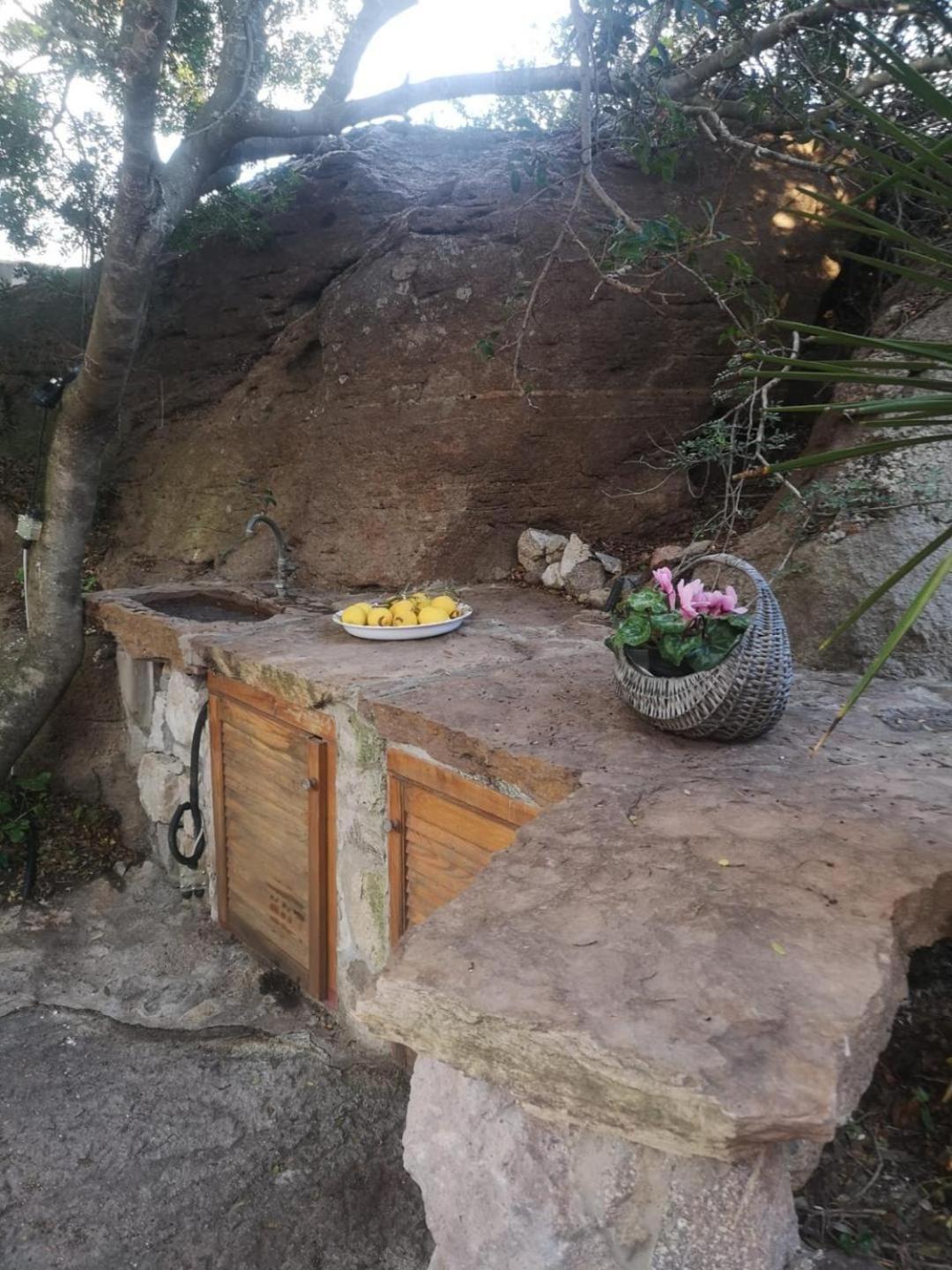 B&B Domus Oriens - Monolocale Indipendente In Villa Portoscuso Bagian luar foto